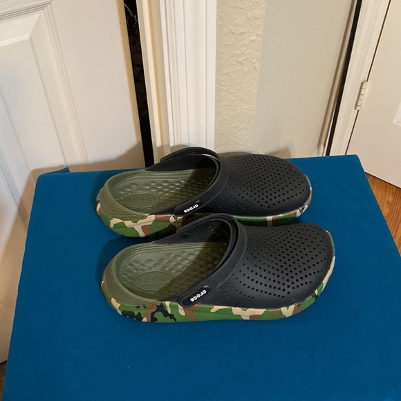 Crocs - Picture 3 of 14